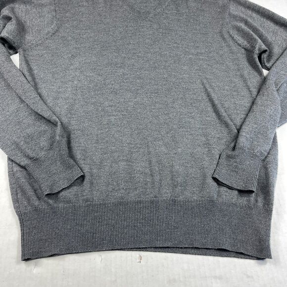 Neiman Marcus Gray V-Neck Sweater Cashmere Silk Blend Classic Luxe Size Medium - Picture 4 of 10
